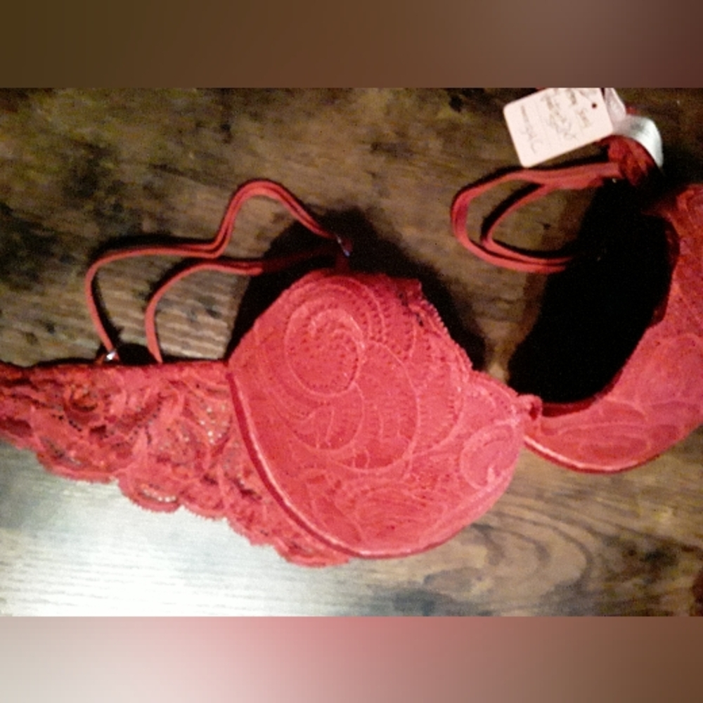 Victoria's Secret Very Sexy Red Lace Bra 34C lightly padded underwire bra.